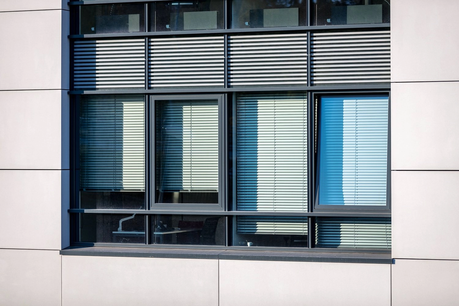 Druckwelt - Tuncay Denizci, Innenjalousie Cetta 35, 50 – Wirtschaftsreferenz