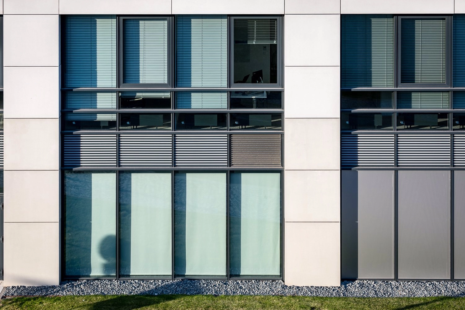 Druckwelt - Tuncay Denizci, Innenjalousie Cetta 35, 50 – Wirtschaftsreferenz