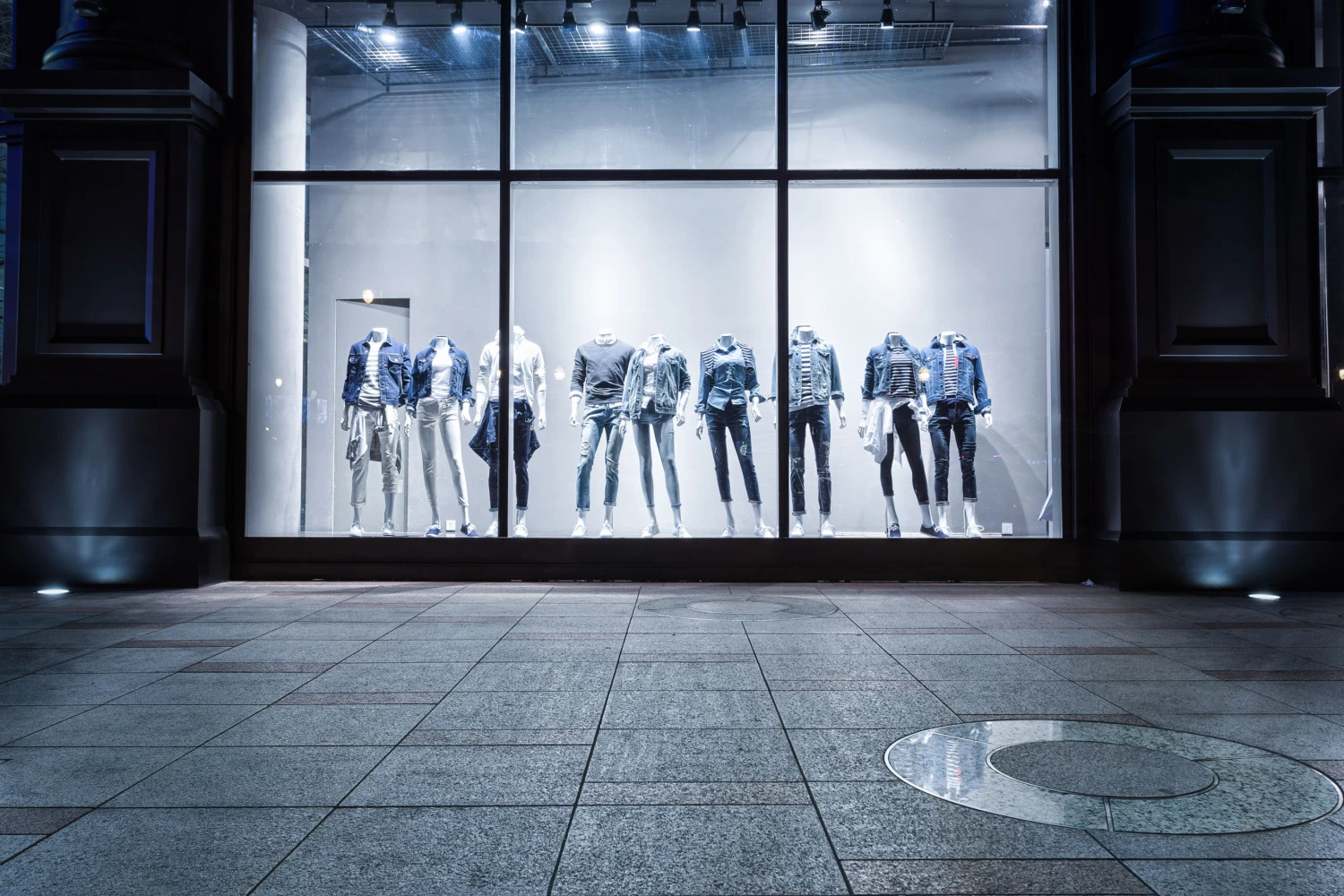 Druckwelt - Tuncay Denizci, Bekleidungsgeschäft von außen